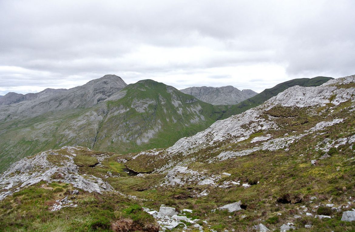Wandern in Connemara: Der Glencorbet Horseshoe